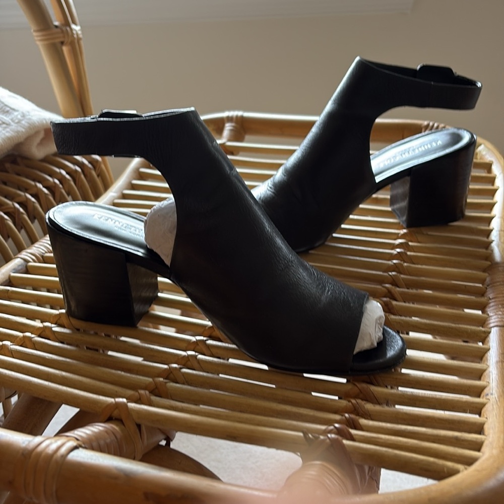 Kenneth Cole Black Open-Toe Sandals